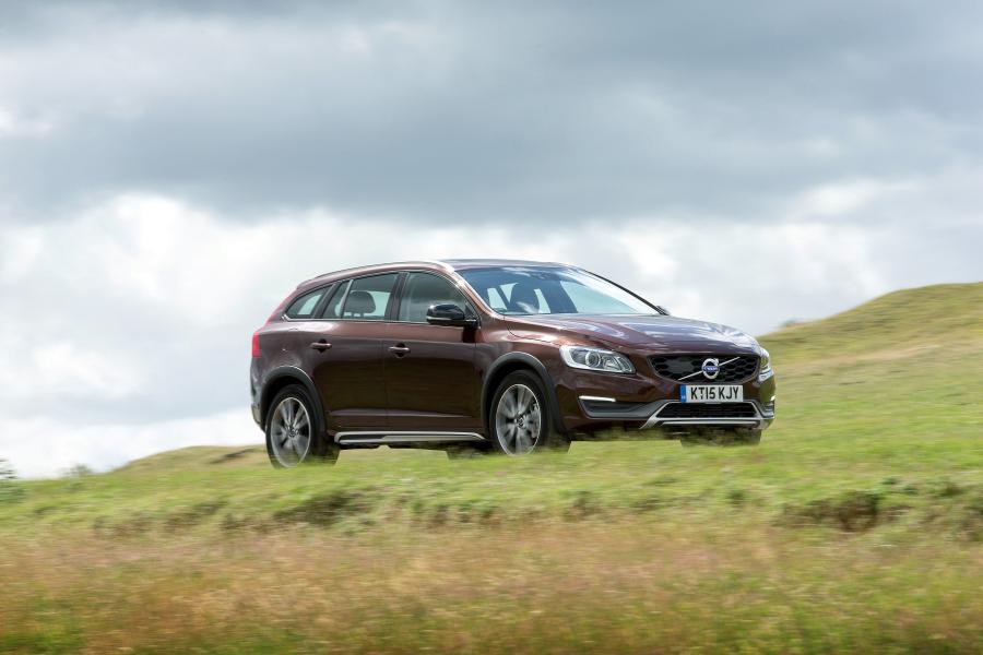  Volvo V60 D3 Cross Country 2015 года  (UK) (фото 5 из 22)